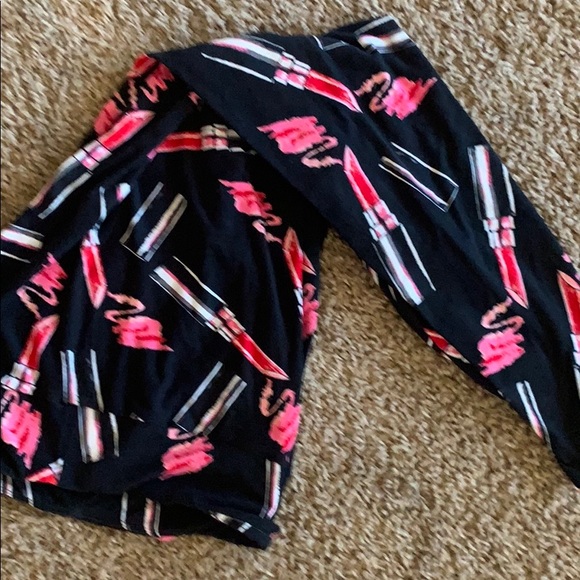 LulaRoe TC lipstick leggings - Picture 1 of 2
